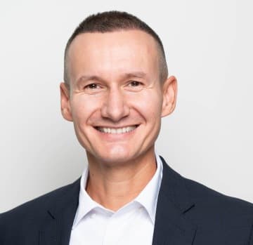 Martin Hlaváč, Claims Settlement Director